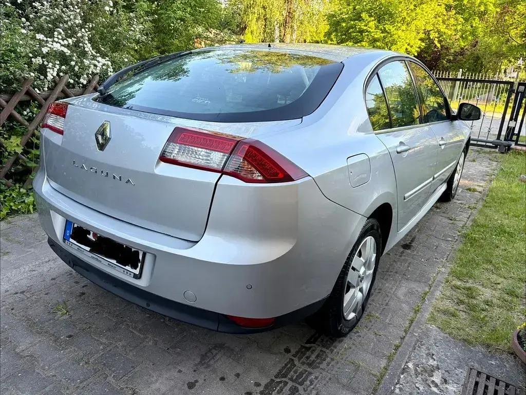 Gebraucht Renault Laguna III 110 PS (80 kW) 2012 Silber Limousine