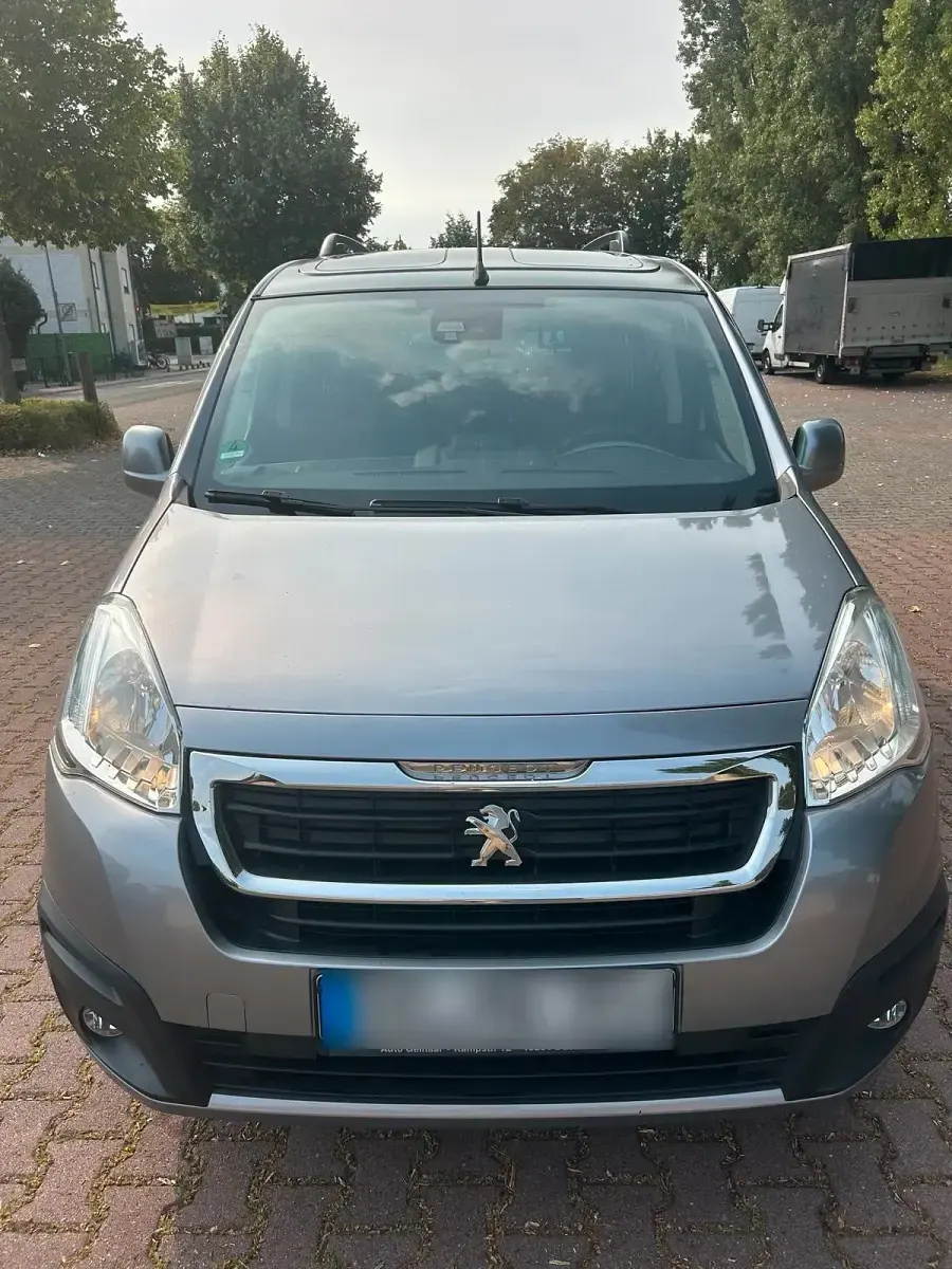 Gebraucht Peugeot TePee 73 PS (53 kW) 2016 Silber Van / Kleinbus