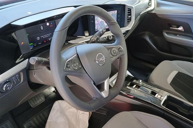 Gebraucht Opel Mokka-e Elegance 100 kW (136 PS) 2024 Kosmos rot met. SUV