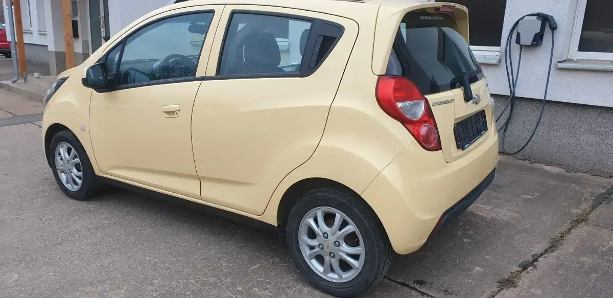 Używany Chevrolet Spark LT 82 KM (60 kW) 2014 Żółty Hatchback