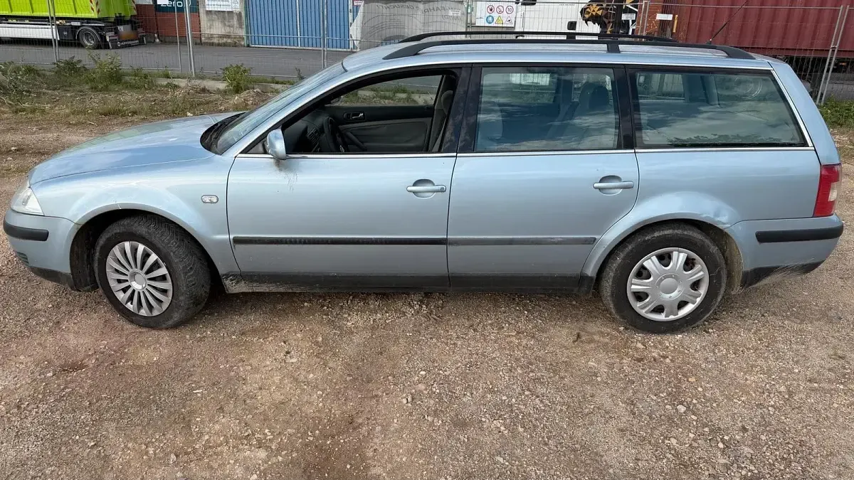 Second-hand VW Passat 131 CP (96 kW) 2002 Gri Break