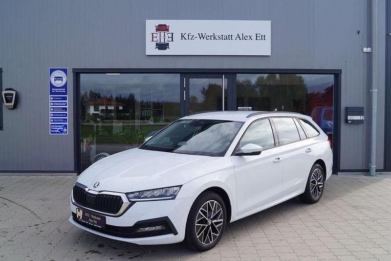 Weiß Gebraucht 2022 Skoda Octavia Ambition Limousine | 22.501 € (Guter Preis) - Bild 1/4