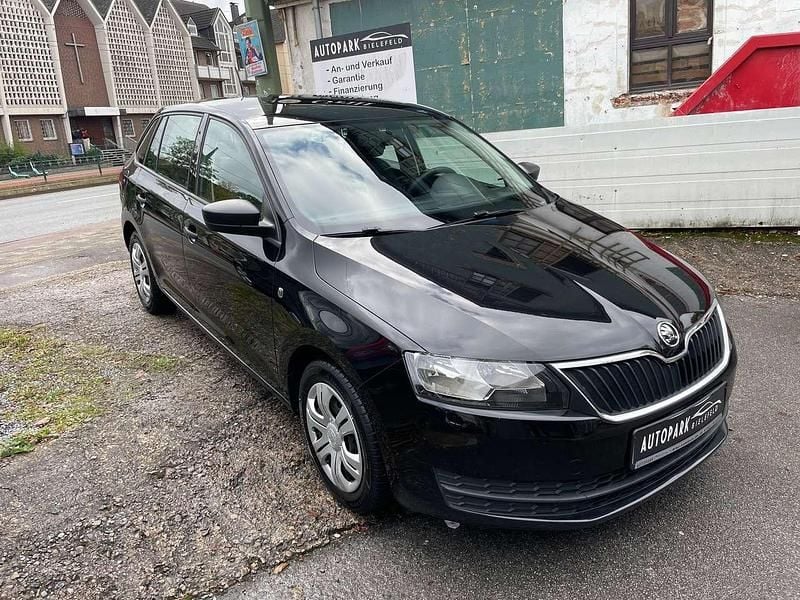Schwarz Gebraucht 2015 Skoda Rapid Active Kombi | 6.950 € (Guter Preis) - Bild 1/4