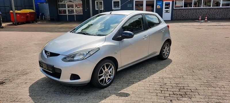 Silber Gebraucht 2011 Mazda 2 Kleinwagen | 3.500 € (Fairer Preis) - Bild 1/4