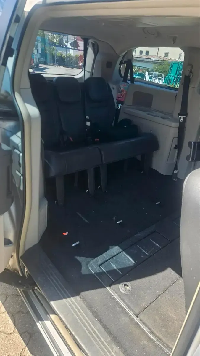 Second-hand Chrysler Grand Voyager 163 CP (119 kW) 2008 Gri Monovolum