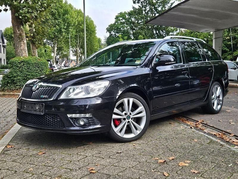 Schwarz Gebraucht 2011 Skoda Octavia RS Kombi | 6.900 € (Guter Preis) - Bild 1/4
