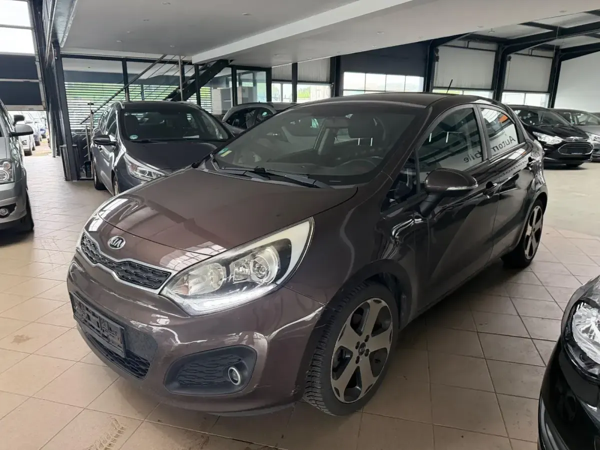 Gebraucht Kia Rio Spirit 109 PS (80 kW) 2013 Braun Limousine