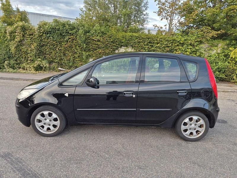 Gebraucht Mitsubishi Colt Invite 95 PS (69 kW) 2006 Schwarz Limousine