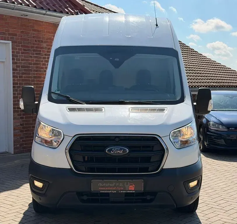 Gebraucht Ford Transit Trend 131 PS (96 kW) 2022 Weiß Limousine