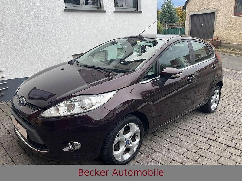 Violett Gebraucht 2011 Ford Fiesta Titanium Kleinwagen | 5.000 € (Fairer Preis) - Bild 1/4