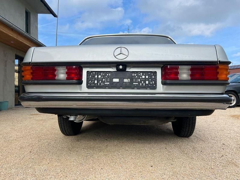 Silber Gebraucht 1984 Mercedes 200 Limousine | 5.998 € - Bild 1/2