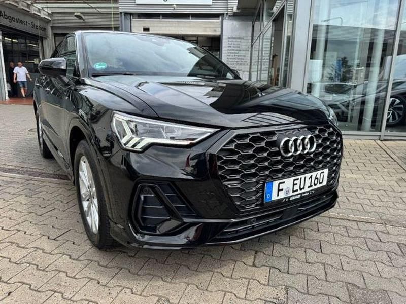 Mythosschwarz metallic (metallic) Gebraucht 2024 Audi Q3 Ambiente SUV | 36.850 € (Fairer Preis) - Bild 1/3
