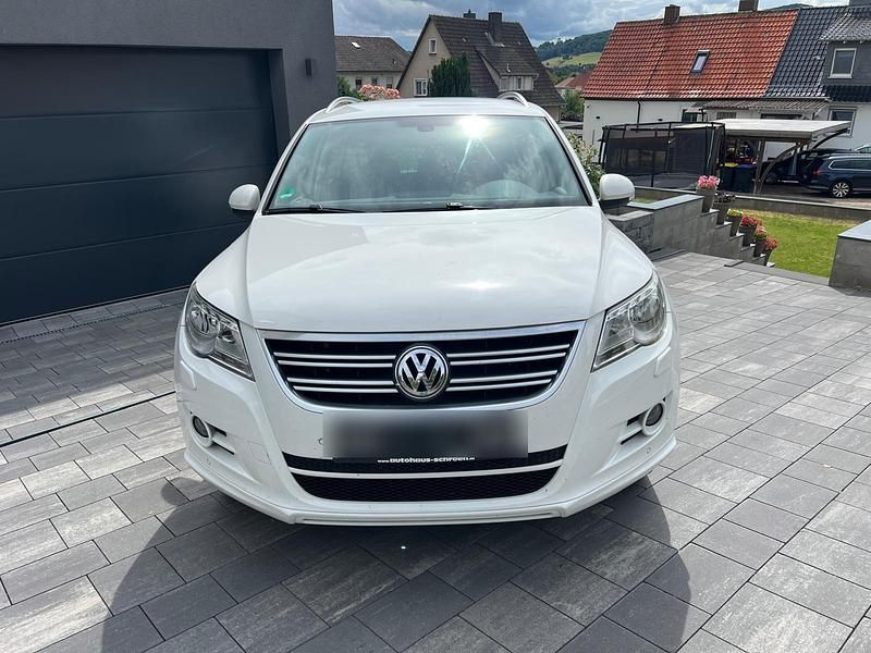 Weiß Gebraucht 2009 VW Tiguan R-line SUV | 7.700 € (Etwas zu teuer) - Bild 1/4