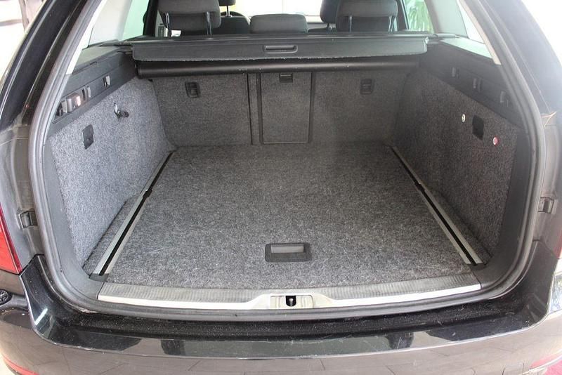 Gebraucht Skoda Superb 170 PS (125 kW) 2014 Schwarzmagic perleffekt Kombi