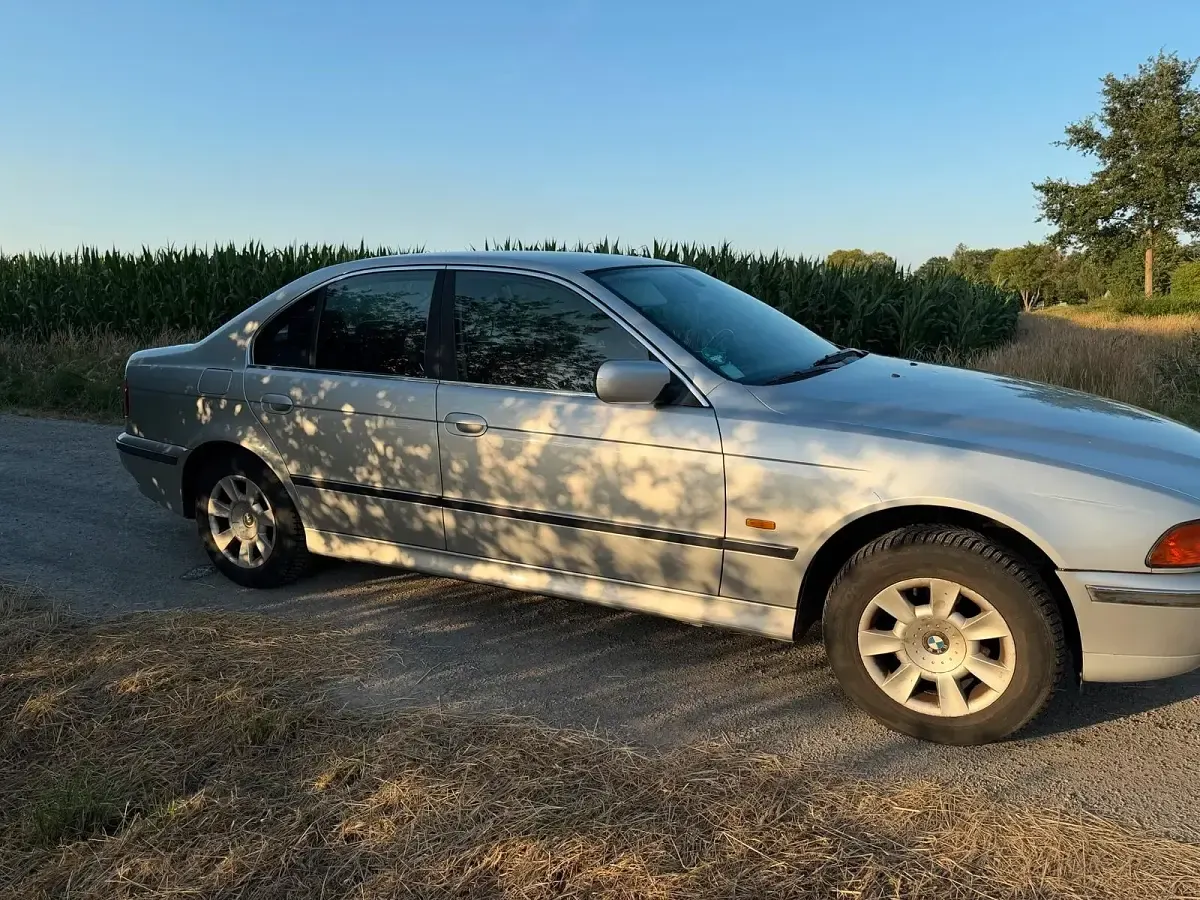 Gebraucht BMW 523 170 PS (125 kW) 2000 Silber Limousine
