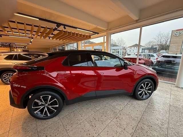 Neu Toyota C-HR Team 151 PS (111 kW) 2025 Kaminarot metallic SUV