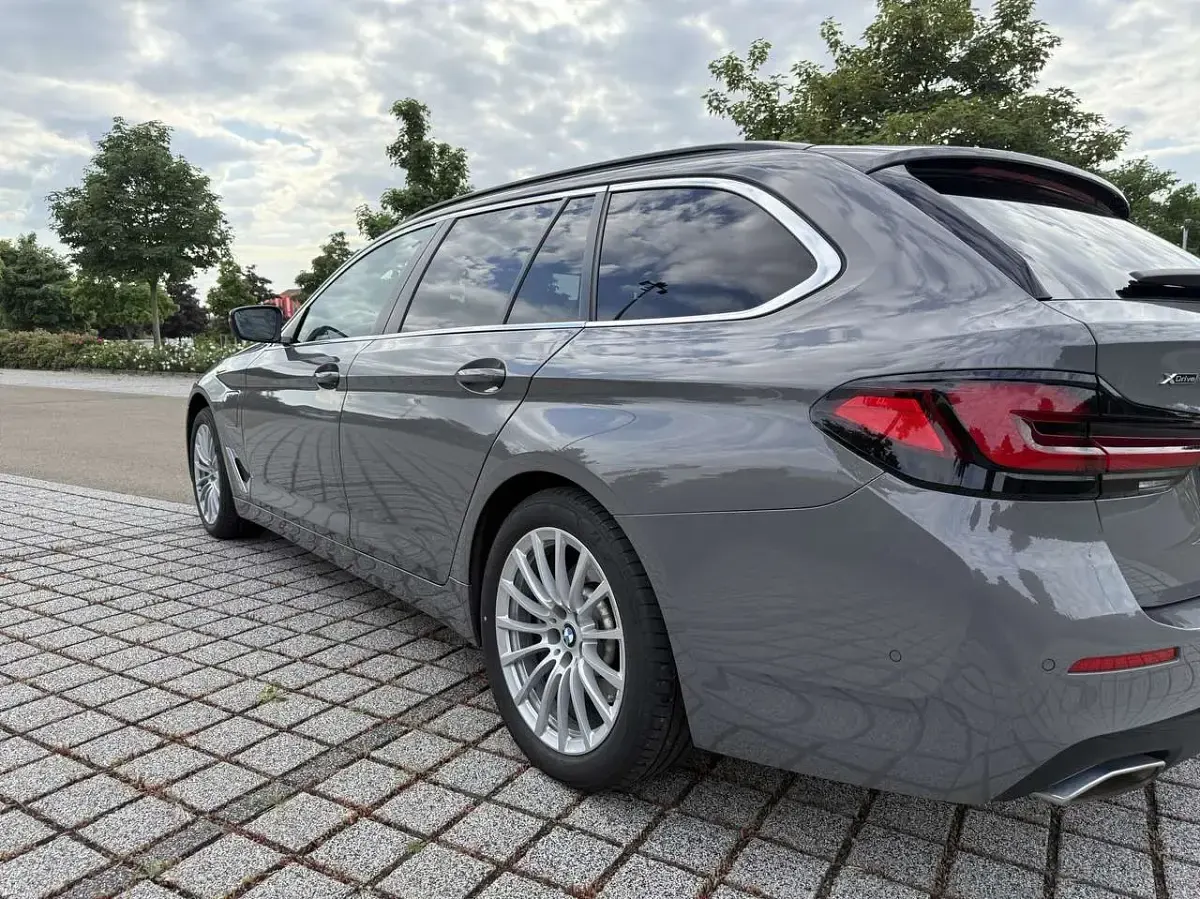 Gebraucht BMW 530e 292 PS (214 kW) 2021 Grau Kombi