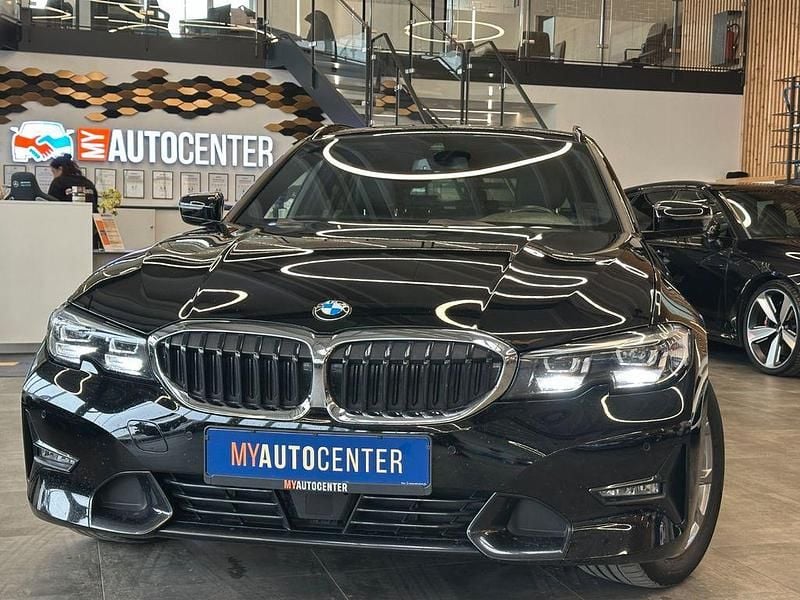 Schwarz Gebraucht 2021 BMW 320 Sport Line Kombi | 23.490 € (Guter Preis) - Bild 1/4