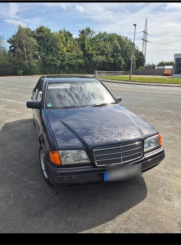 Blau Gebraucht 1994 Mercedes C180 Limousine | 4.299 € - Bild 1/4