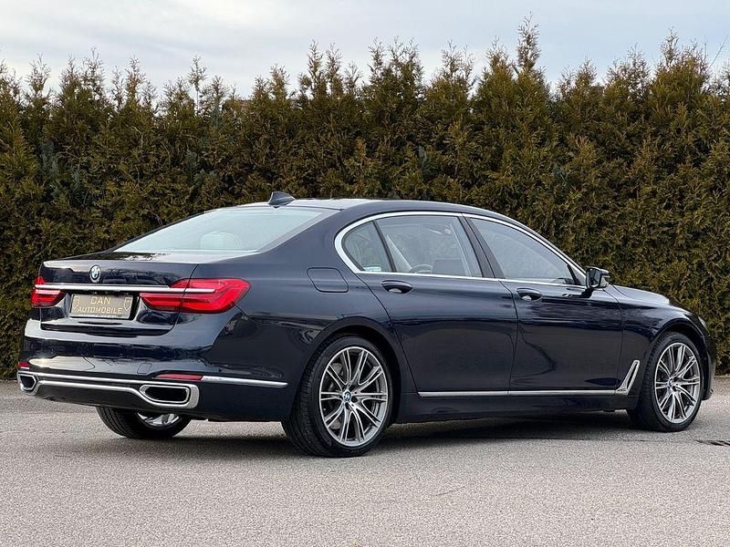 Gebraucht BMW 750 449 PS (330 kW) 2015 Blau Limousine