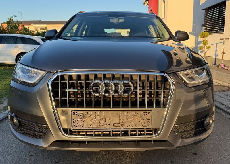 Grau Gebraucht 2012 Audi Q3 Sport SUV | 8.300 € (Guter Preis) - Bild 1/4