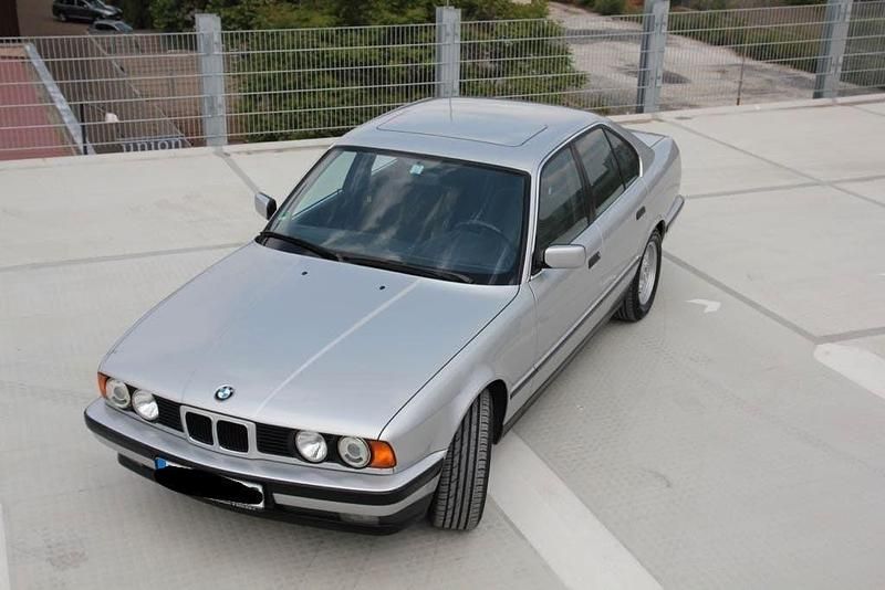 Silber Gebraucht 1994 BMW 525 Limousine | 9.499 € - Bild 1/4