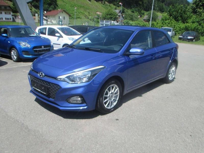 Champion blue / met Gebraucht 2018 Hyundai i20 Trend Kleinwagen | 10.950 € (Fairer Preis) - Bild 1/4