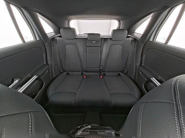 Gebraucht Mercedes EQA300 167 kW (228 PS) 2024 Metalliclack hightechsilber SUV