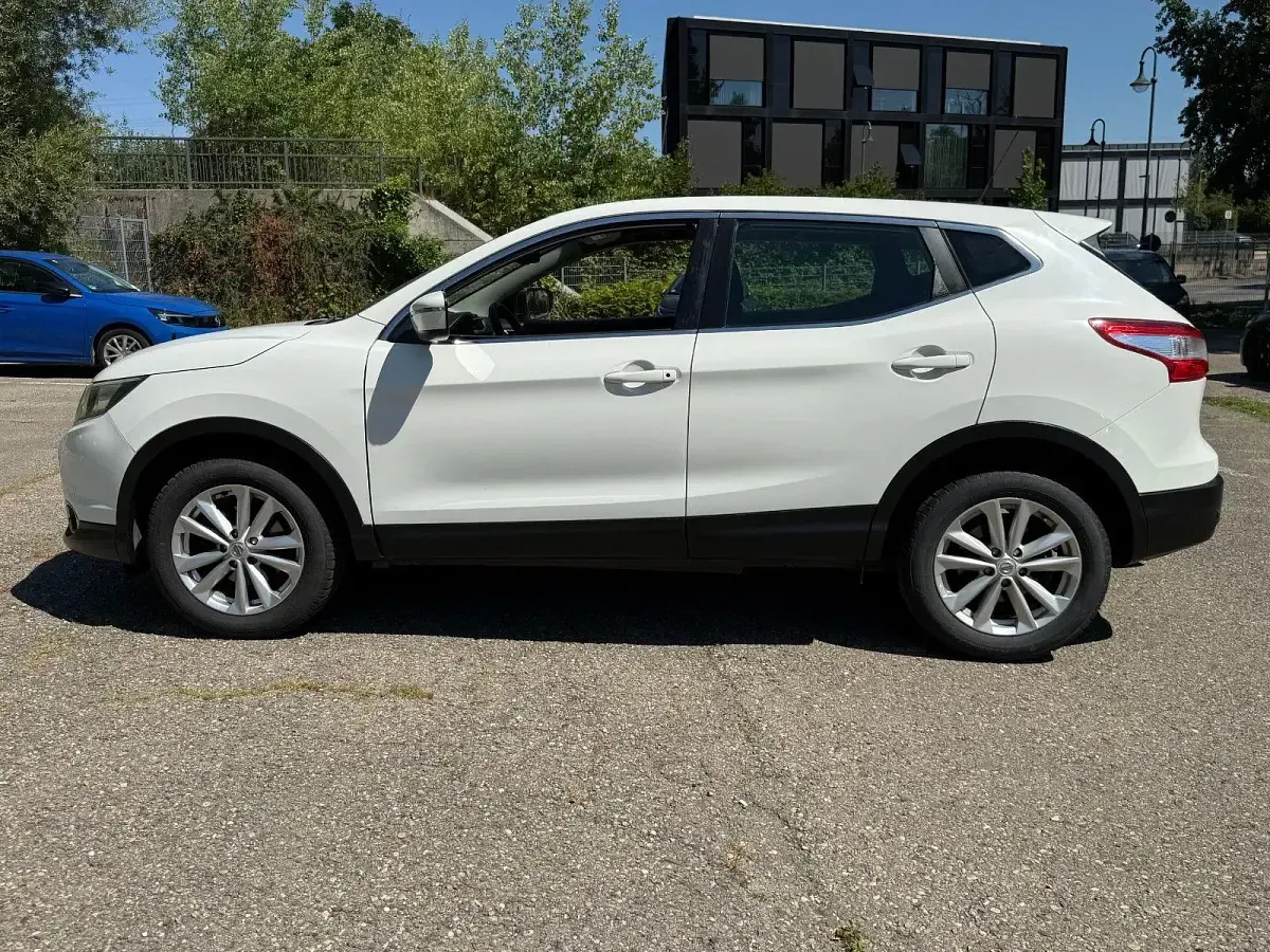 Gebraucht Nissan Qashqai Acenta 116 PS (85 kW) 2014 Weiß SUV