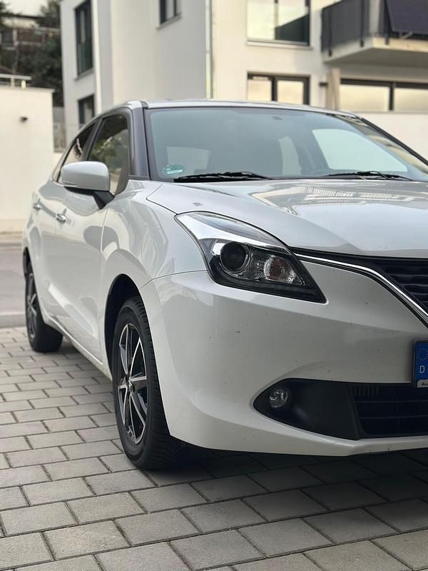 Weiß Gebraucht 2016 Suzuki Baleno Comfort Kleinwagen | 7.980 € - Bild 1/4