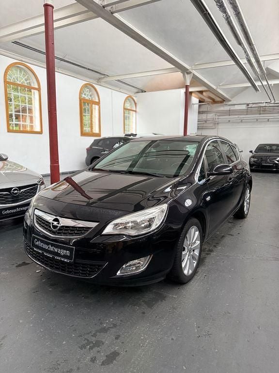 Schwarz Gebraucht 2010 Opel Astra Innovation Limousine | 3.490 € (Superpreis) - Bild 1/4