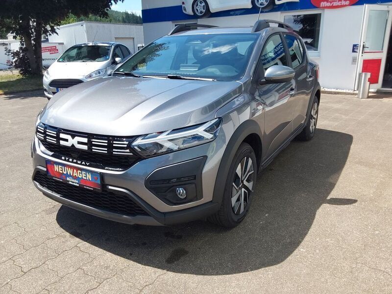 Neu Dacia Sandero Expression 91 PS (66 kW) 2025 Grau Kleinwagen