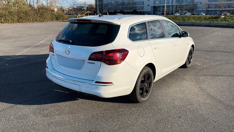 Gebraucht Opel Astra 179 PS (131 kW) 2013 Weiß Kombi