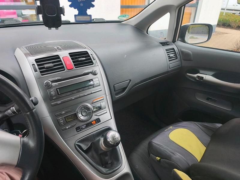 Gebraucht Toyota Auris 97 PS (71 kW) 2009 Grau Kleinwagen