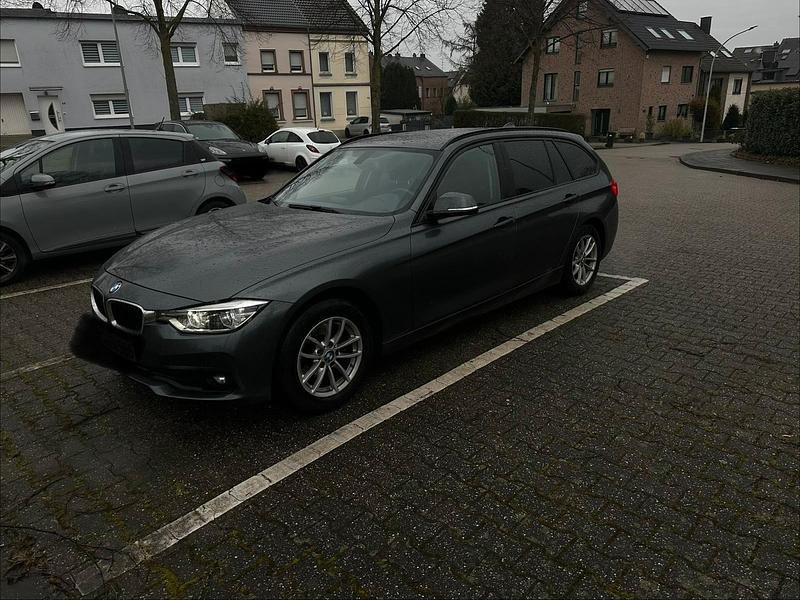 Gebraucht BMW 318 Advantage 136 PS (100 kW) 2017 Grau Kombi