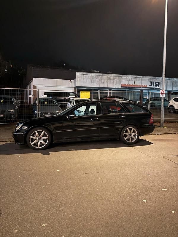 Schwarz Gebraucht 2005 Mercedes C320 Kombi | 2.200 € (Guter Preis) - Bild 1/4