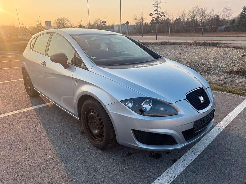 Usata Seat Leon Basis 86 CV (63 kW) 2011 Argento Utilitaria