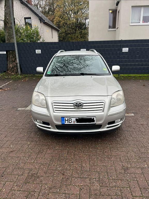 Silber Gebraucht 2004 Toyota Avensis Kombi | 3.600 € (Fairer Preis) - Bild 1/4