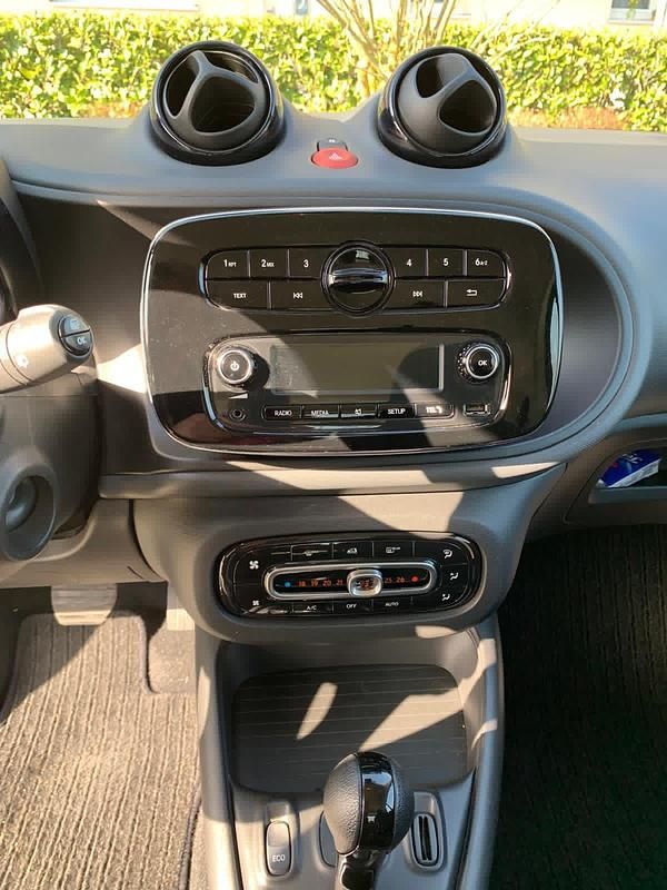 Gebraucht Smart ForTwo Coupé 60 kW (82 PS) 2021 Schwarz Kleinwagen