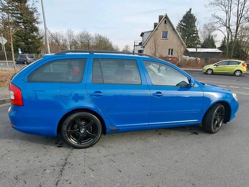 Gebraucht Skoda Octavia 122 PS (89 kW) 2009 Blau Kombi
