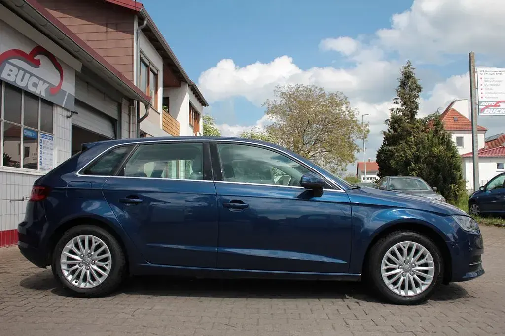 Gebraucht Audi A3 Ambiente 150 PS (110 kW) 2014 Blau Limousine
