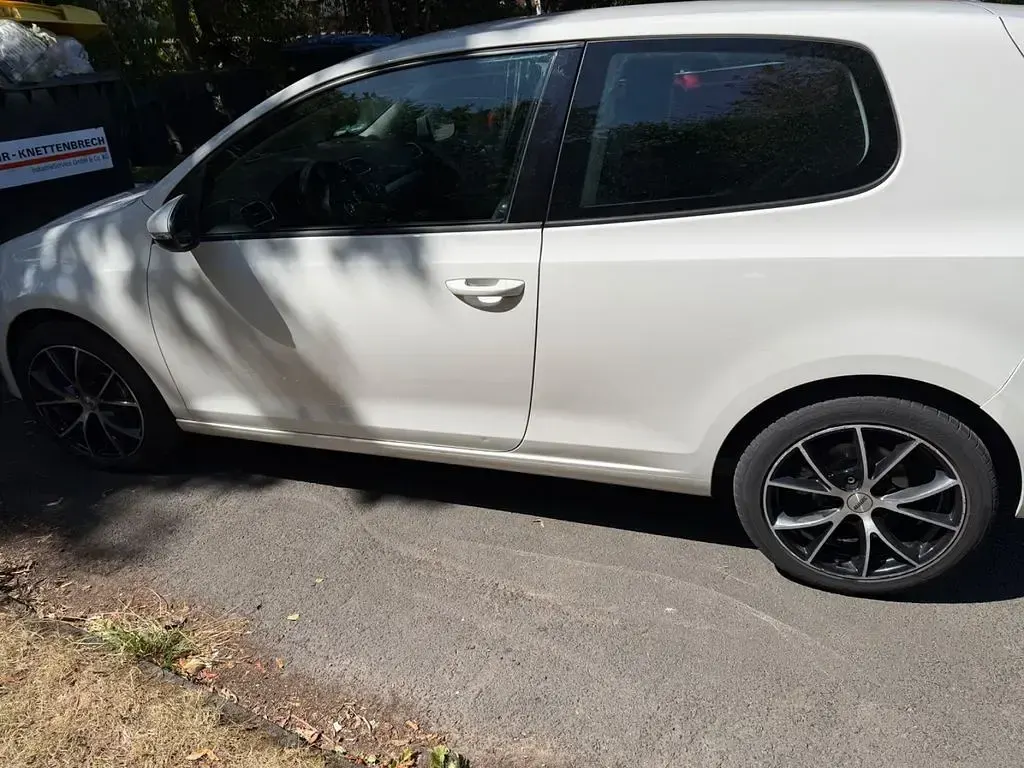 Gebraucht VW Golf VI Style 80 PS (58 kW) 2010 Weiß Limousine