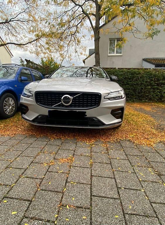 Silber Gebraucht 2025 Volvo V60 Plus Kombi | 34.000 € (Superpreis) - Bild 1/4