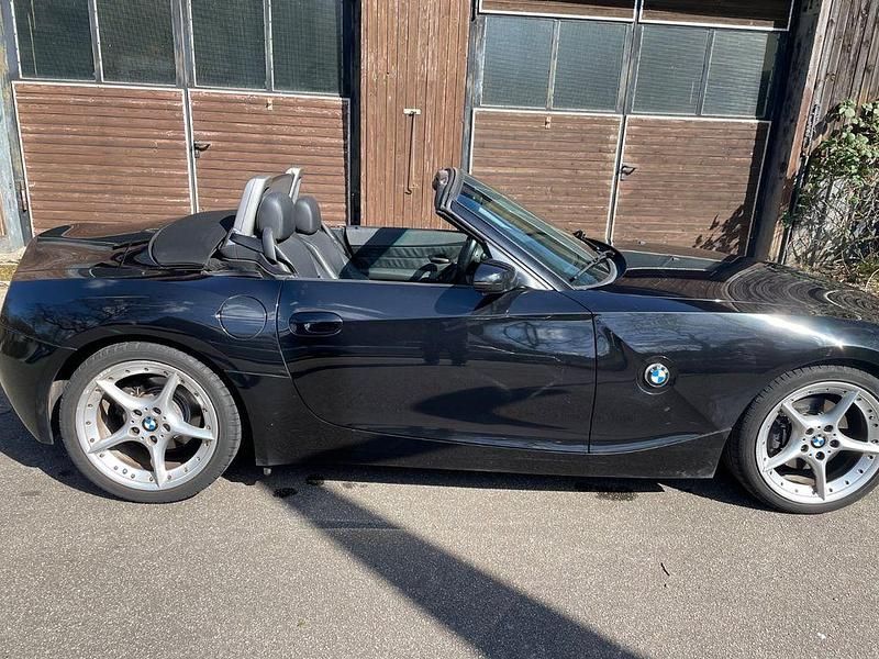 Second-hand BMW Z4 Performance 231 CP (169 kW) 2003 Negru Cabrio