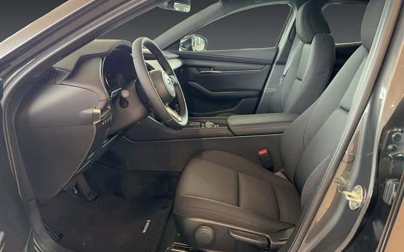 Jet black metallic Neu 2025 Mazda 3 Homura-Line Limousine | 27.950 € - Bild 1/4