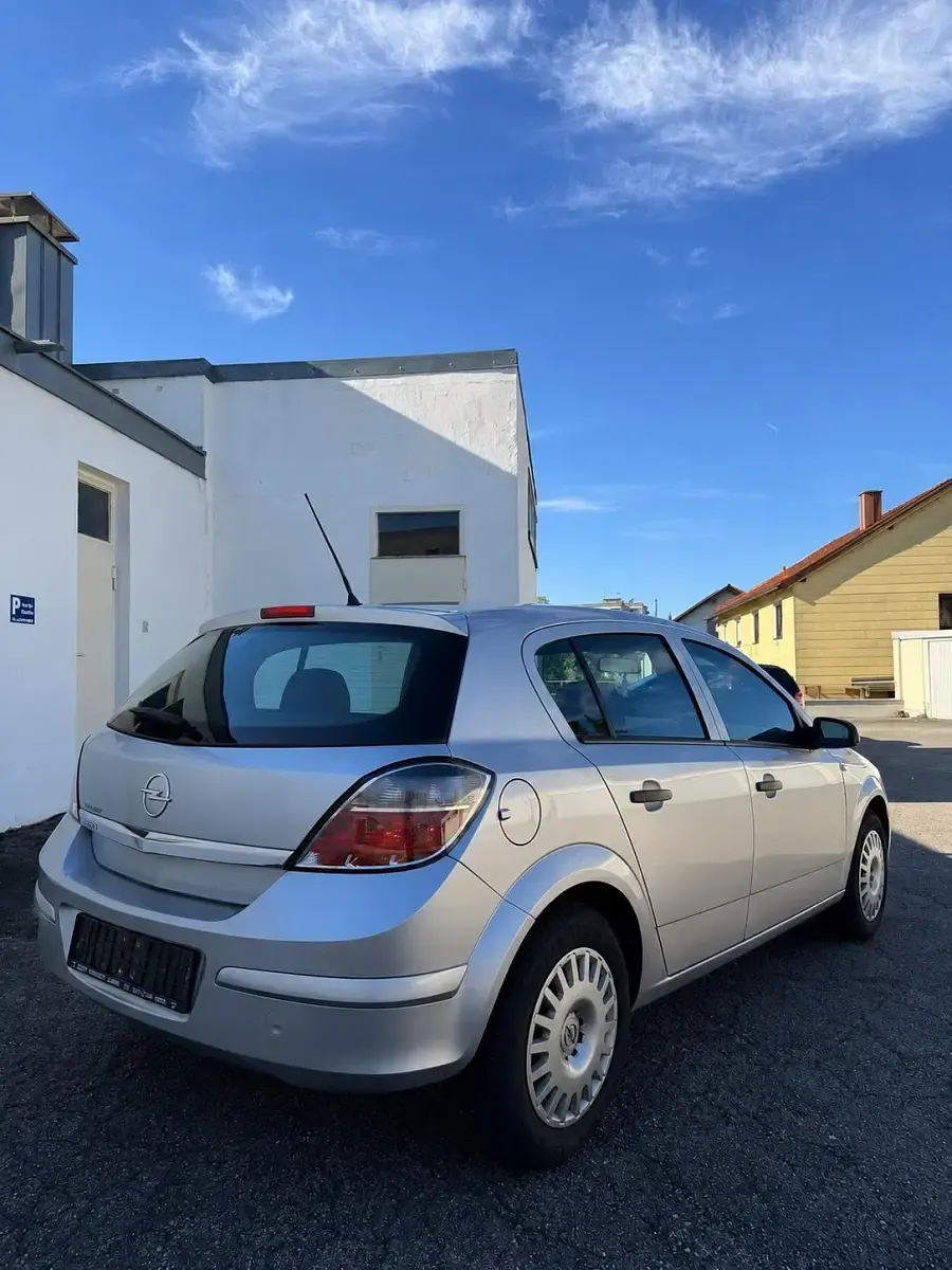 Gebraucht Opel Astra 90 PS (66 kW) 2009 Silber Kleinwagen