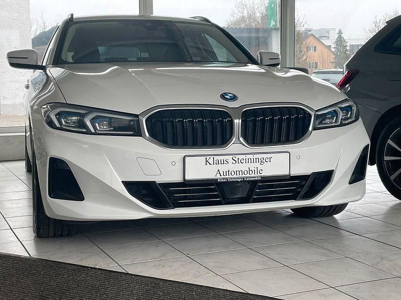Gebraucht BMW 330e 184 PS (135 kW) 2022 Weiß Limousine