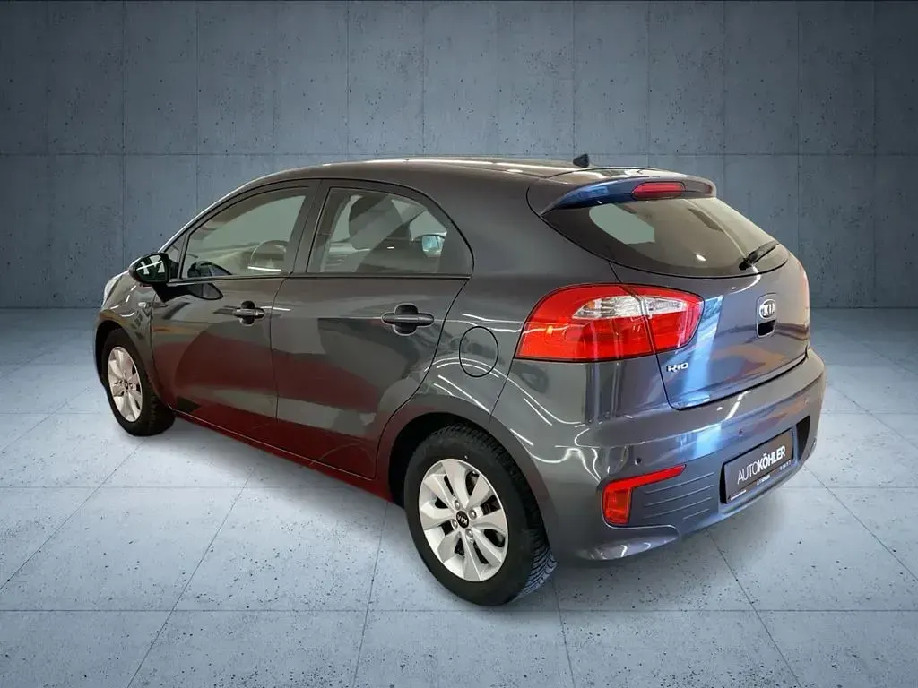Gebraucht Kia Rio 90 PS (66 kW) 2015 Grau Limousine