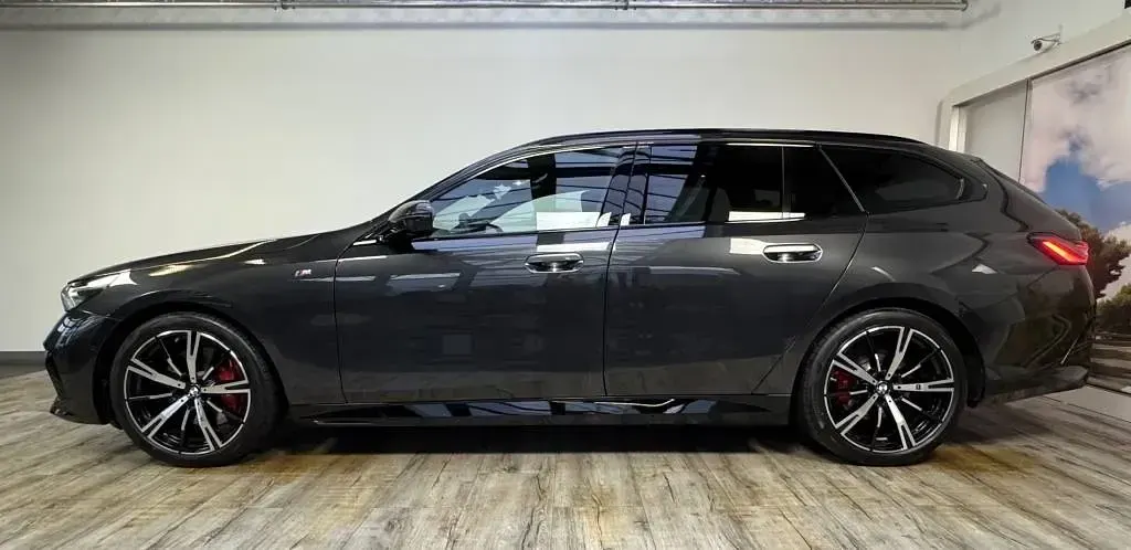 Gebraucht BMW 540 M Sport 303 PS (222 kW) 2025 (0a90) sophistograu brillant Kombi