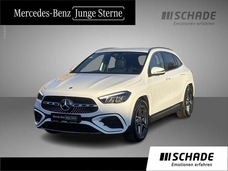 Weiß Neu 2025 Mercedes GLA200 AMG line SUV | 43.650 € - Bild 1/4